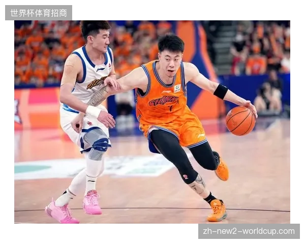 张镇麟在总决赛G2中成为防守关键，通过对持球人的压迫为上海队创造转换机会